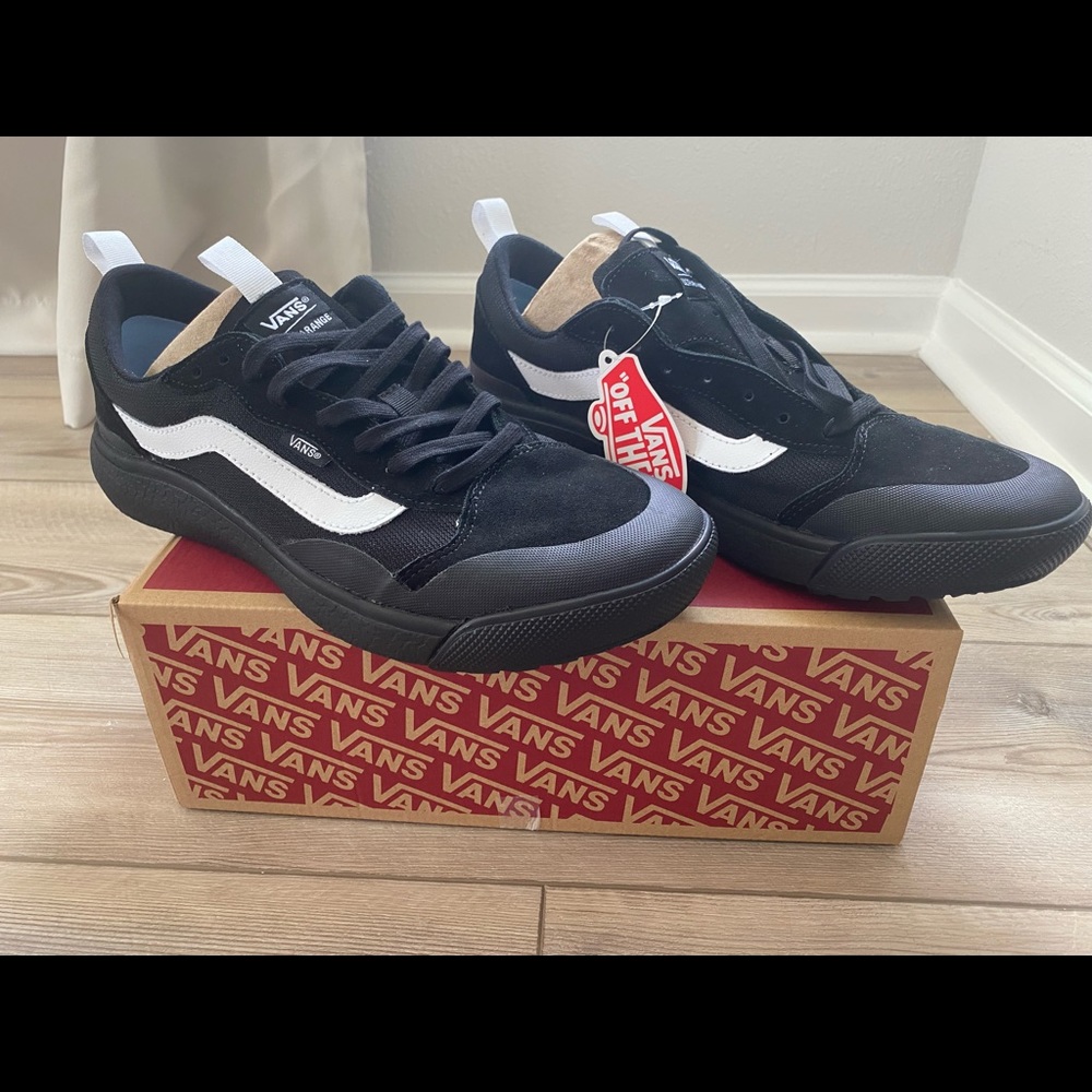 NWT Vans UltraRange EXO
